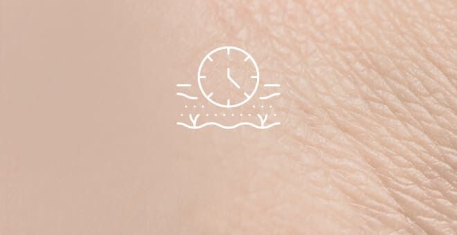 Skizze mit einer Uhr auf älterer Haut