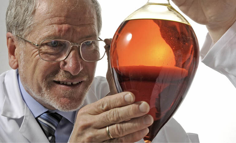 Dr. Schmalz im Labor