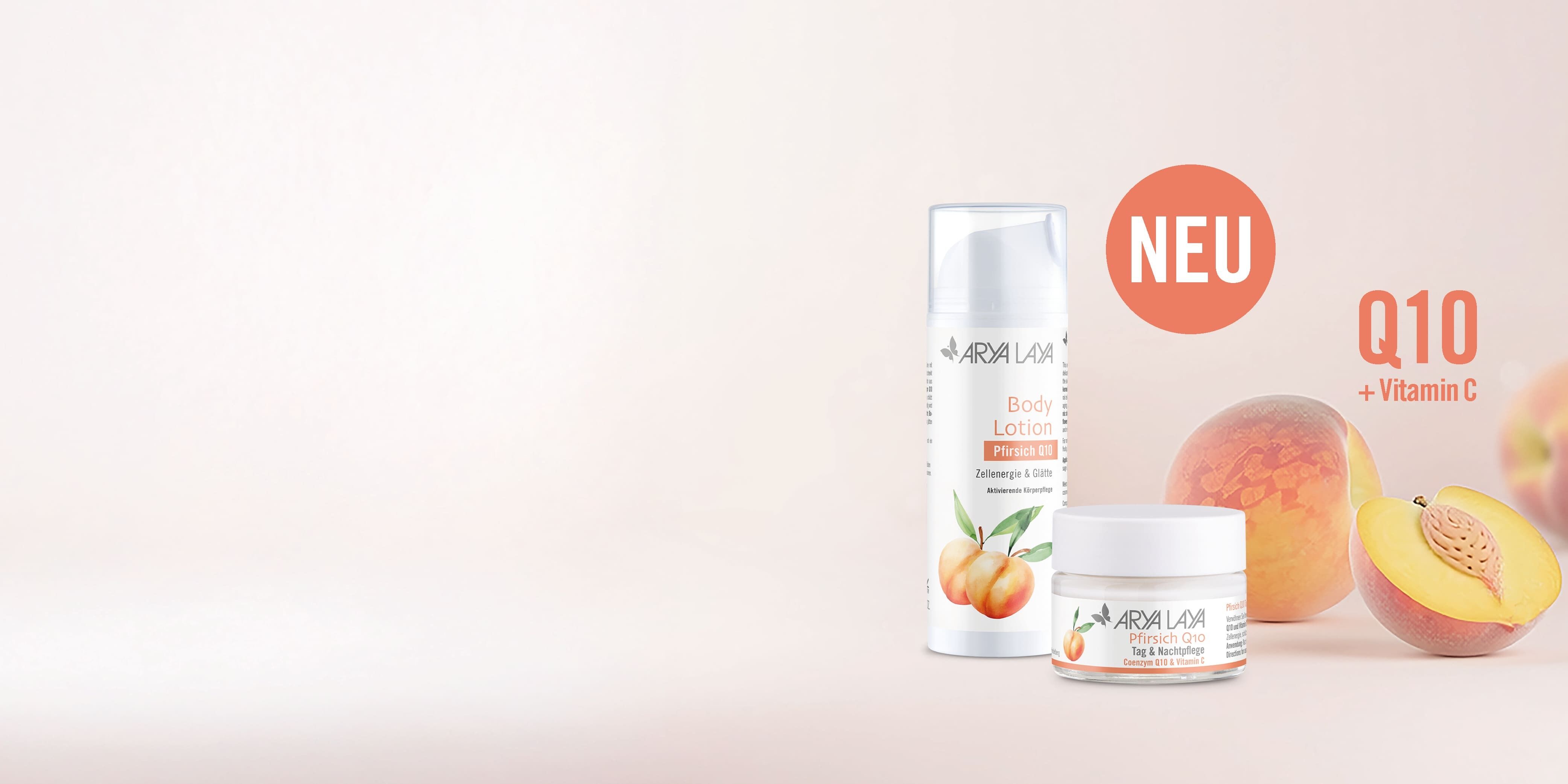 Pfirsich Q10 Tag & Nachtpflege und Pfirsich Q10 Body Lotion abgebildet zusammen mit einem Pfirsich