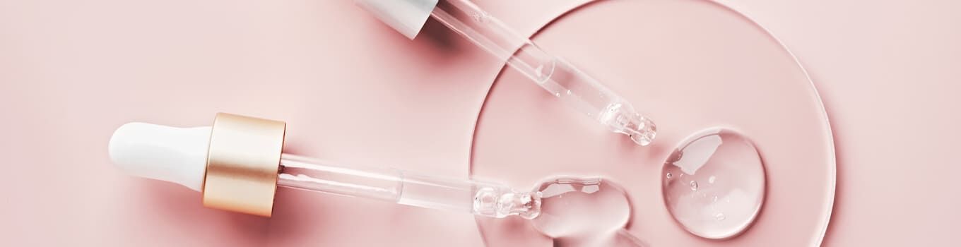 Pipetten mit Flüssigkeit