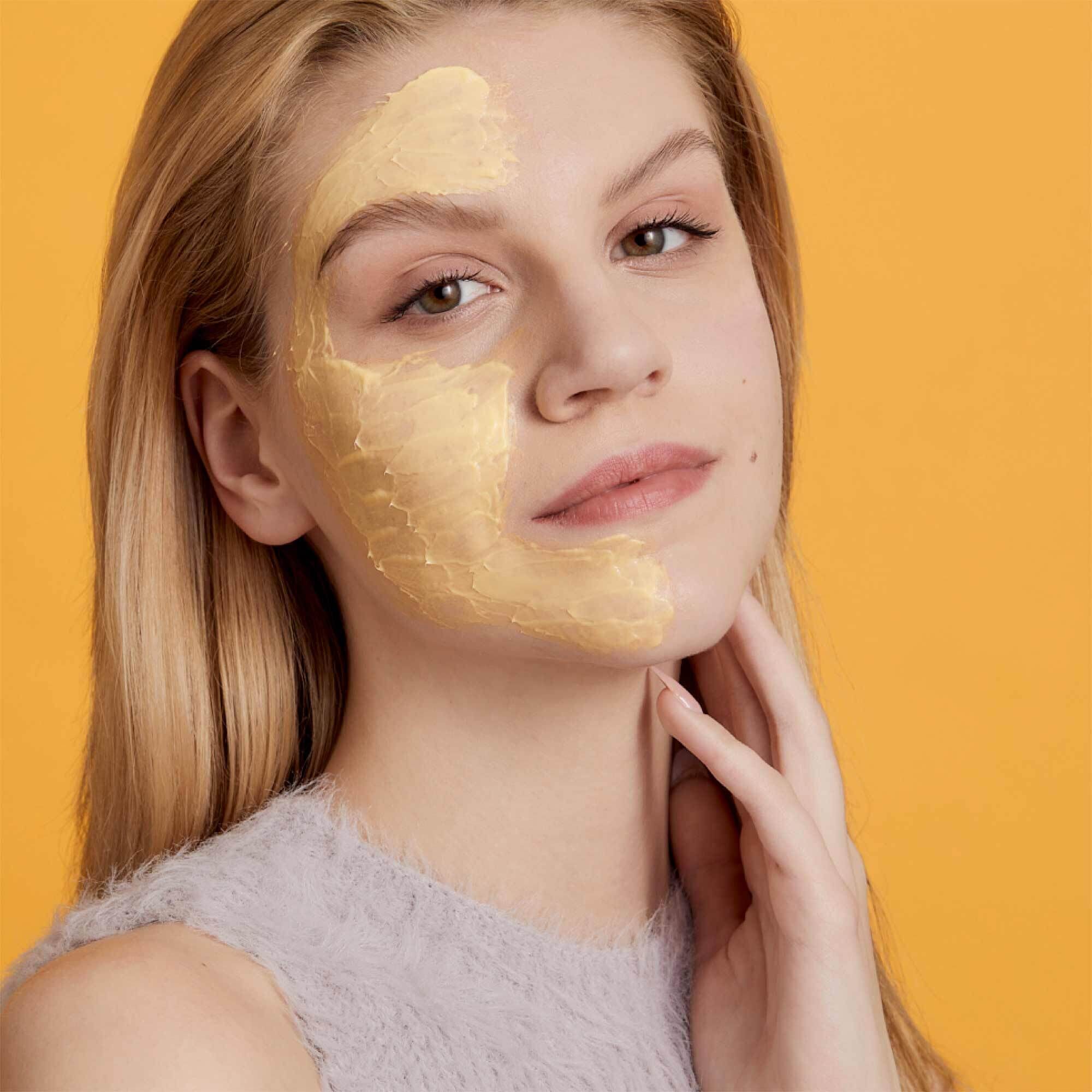 Anwendung LAYA Miracle Mask Vitamin Glow