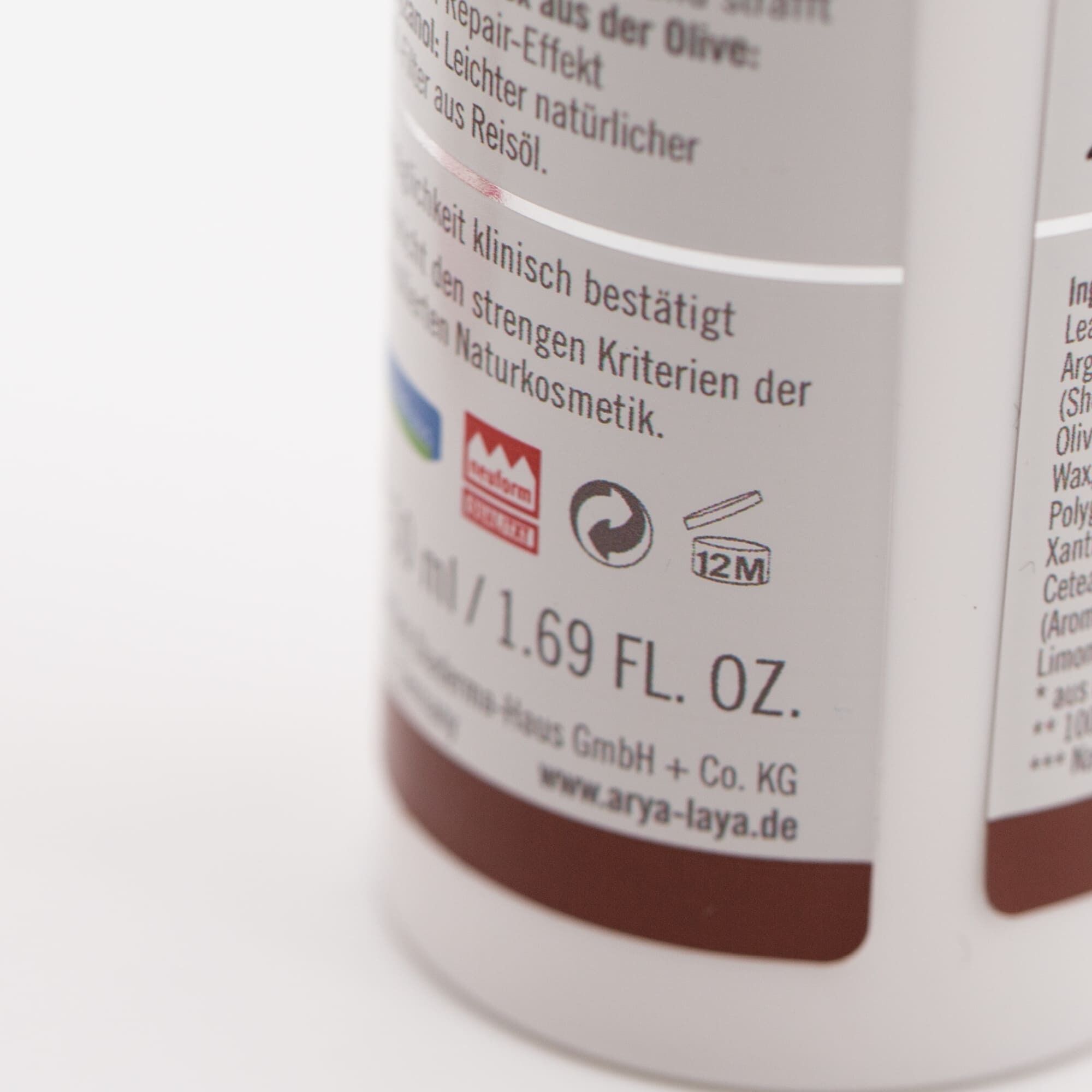 Zeigt ein ARYA LAYA Produkt mit dem aufgedruckten Symbol eines offenen Cremetiegels und einer Zahl
