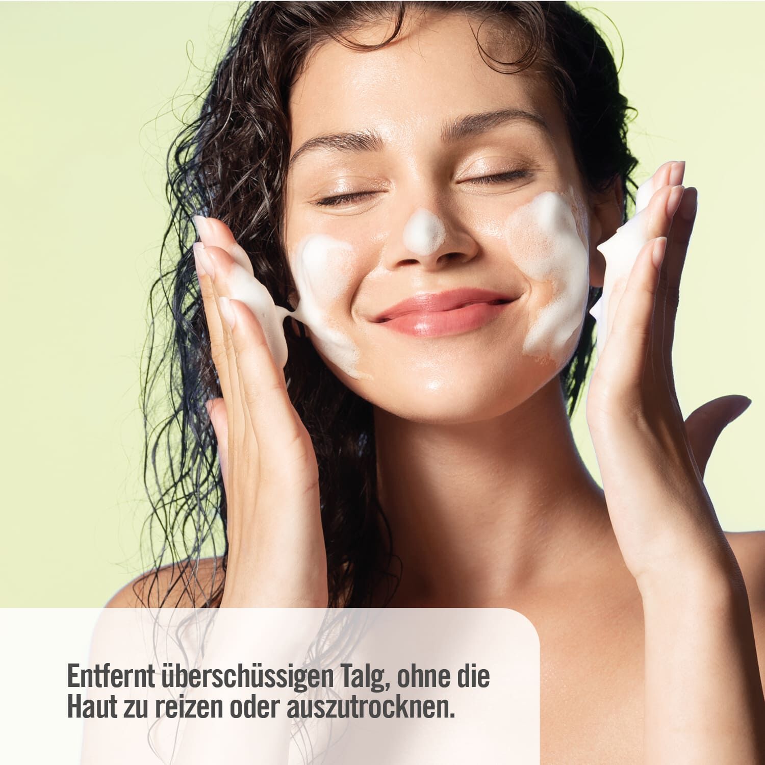 Entfernt überschüssigen Talg, ohne die Haut zu reizen oder auszutrocknen